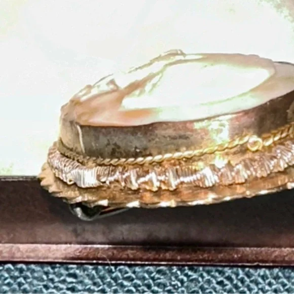 C.O.I. Firenze Italy Cameo Pair original Box 1 Left 1 right , facing 1 x1 inch - Picture 9 of 10